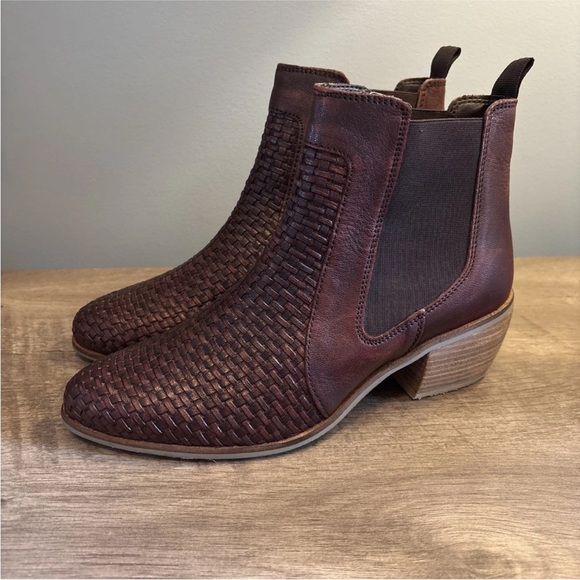 JOURNEE COLLECTION Womens Brown Skyller Almond Block Heel Leather Booties 10 - Picture 4 of 14